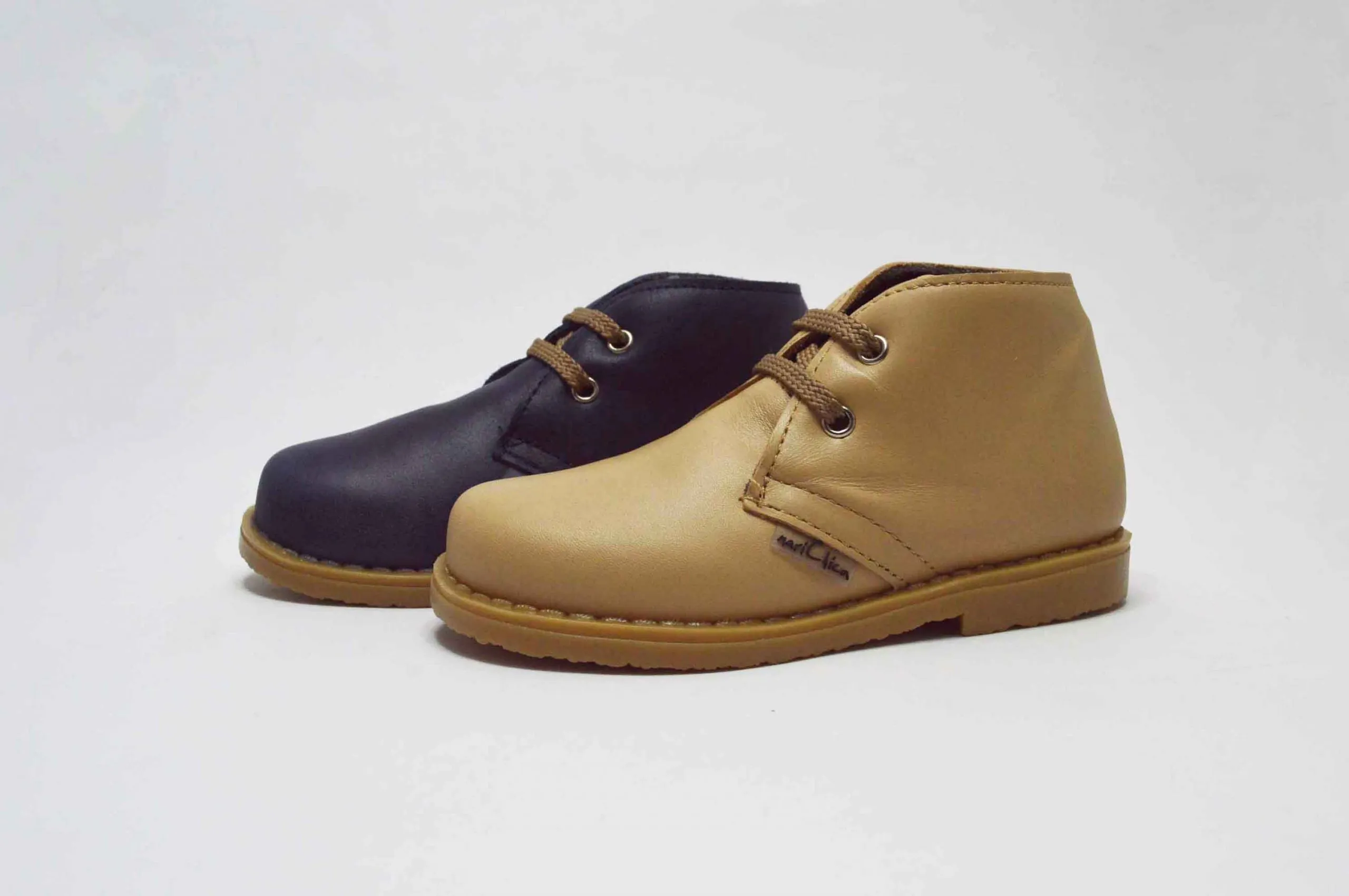 Bota pisacacas cordones niños